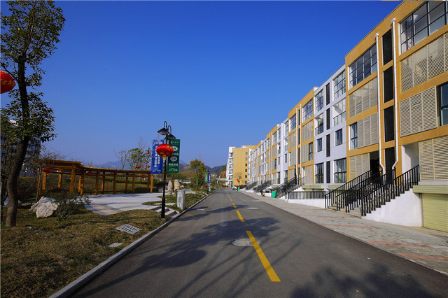 风情小镇实景 4/6