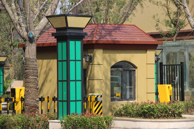 绿茵里南门实景 9/17