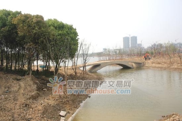 附近明镜湖公园 4/5