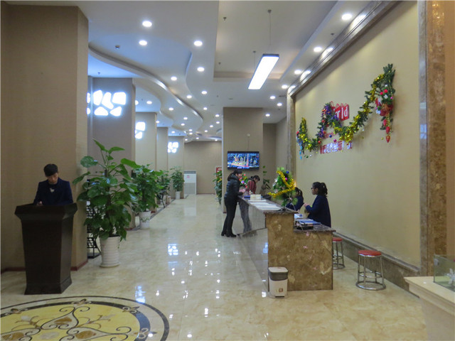 新世界国际广场售楼部实景图 3/7