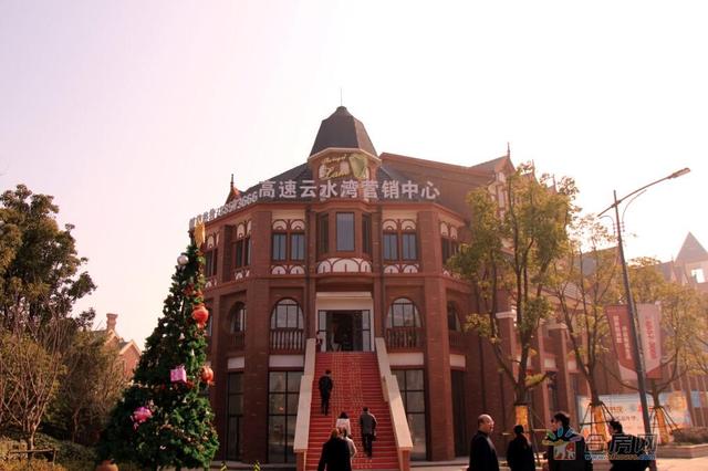 售楼部实景图 11/18