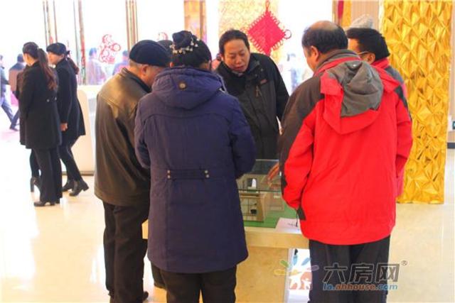 营销中心开放现场图 8/18