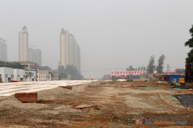 正在修建的长江路 2/6