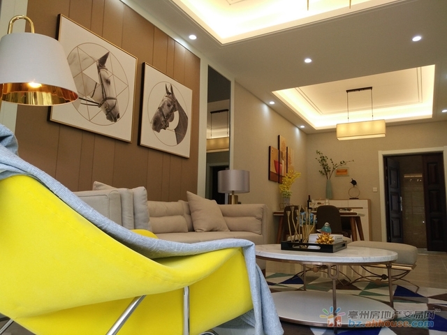 E户型客餐厅 1/9