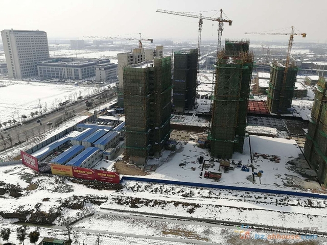 2018年1月工程进度实景图（A区住宅1#-4#栋已封顶，安装门窗，外架拆除中，12#-14#建至1 7/19