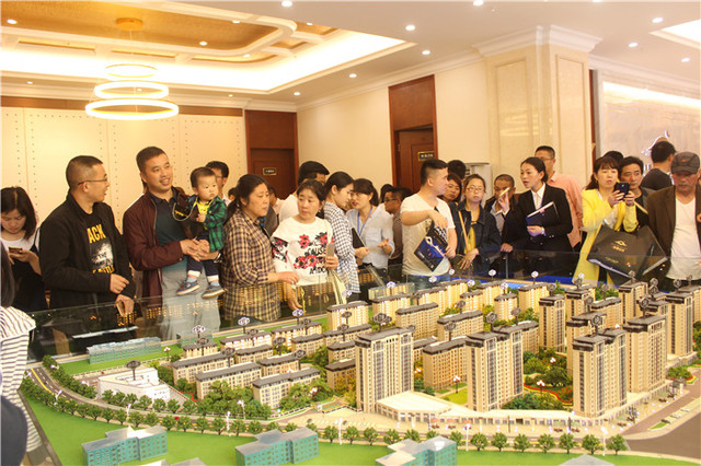 太平鸟西湖家园售楼部实景 2/9