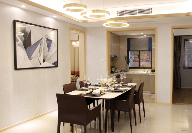 136㎡样板房-餐厅 8/15