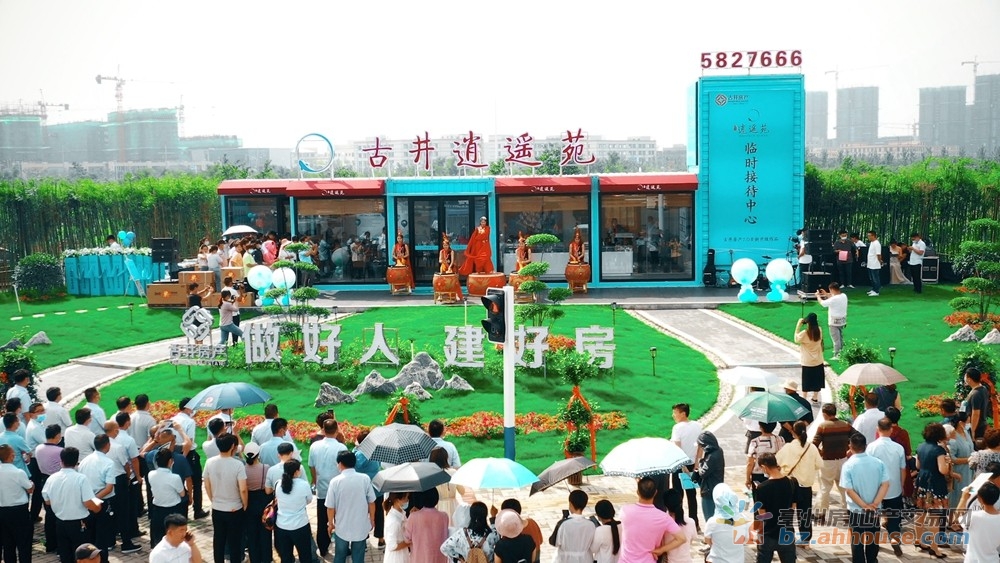 展厅开放实景图 9/16